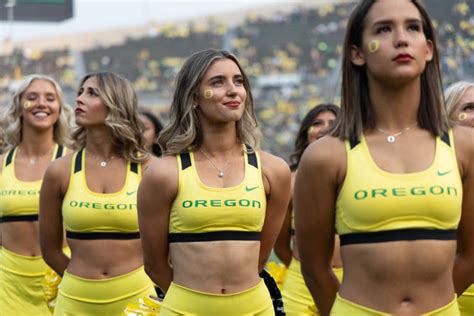 Oregon Cheerleader Turning Heads With Swimsuit Photo Before Season