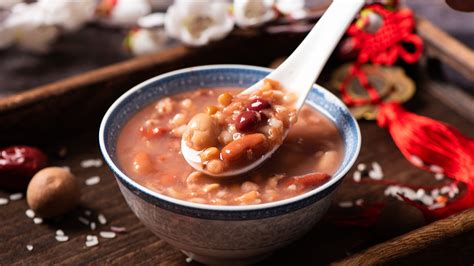 En Sichuan China La Gente Celebra El Festival De Laba Con Sopa De