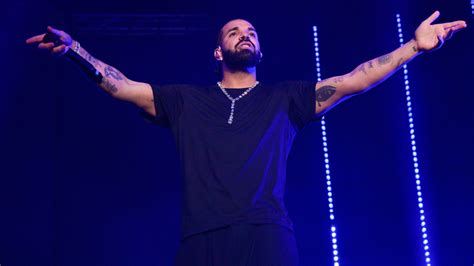 Drake Says Artists Should Get Bonuses From Spotify Complex