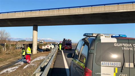 Una Patrulla De La Guardia Civil Sufre Un Accidente Durante Un Auxilio