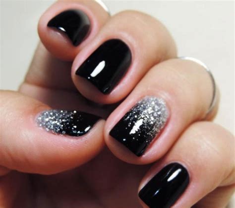 Smalto Nero Tendenza Manicure Autunno Inverno Glamour It