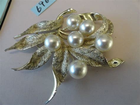 Emmons Pearl Leaf Brooch 696 Vj Etsy Brooch Pearls Silver Tone