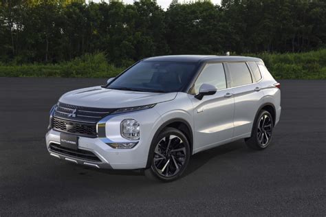 Mitsubishi Outlander Plug-In Hybrid SUV Announced to Arrive in Canada ...