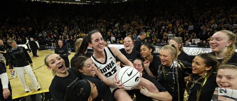 University Of Iowas Caitlin Clark Breaks Ncaa Womens Basketball