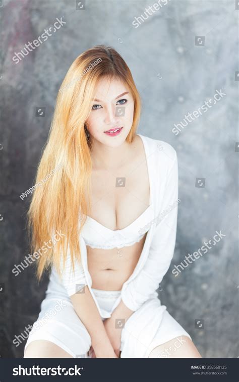 Sexy Asian Woman White Lingerie Foto Stock 358560125 Shutterstock
