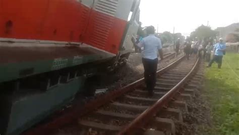 Ka Pandalungan Anjlok Di Stasiun Tanggulangin Sidoarjo Pt Kai Jalur