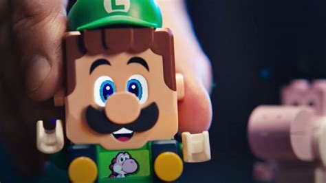 Luigi Joins LEGO SUPER MARIO with His Own Starter Course - Nerdist