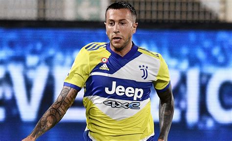 Rinnovo Bernardeschi La Juve Non Vuole Alzare L Ingaggio