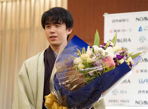 藤井聡太三冠、史上最年少で6人目偉業の四冠！豊島竜王に4連勝、最高峰タイトル奪取「光栄」／将棋 イザ！