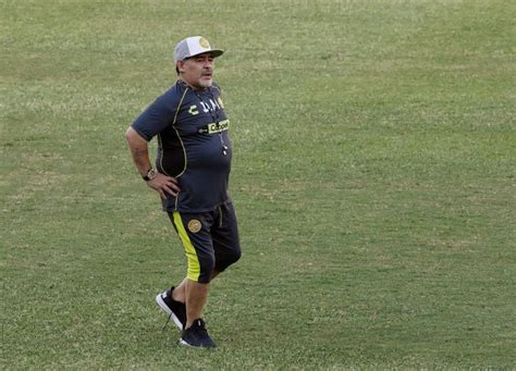 Fiel A Su Estilo Maradona Dirigi Su Primer Entrenamiento En Dorados