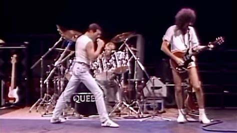 "It's going to be chaotic!": Brian May shares amazing rare footage of Queen rehearsing for Live ...