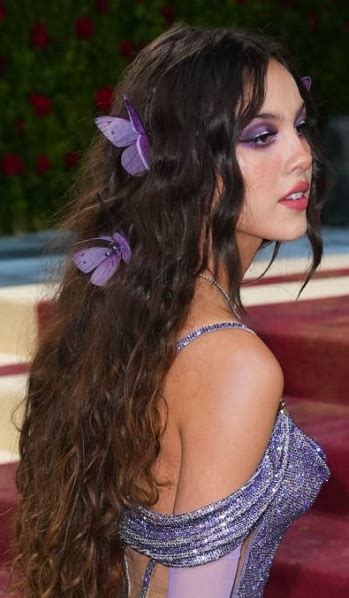 Olivia Rodrigo - Long Curly Hairstyle - 2022 Met Gala