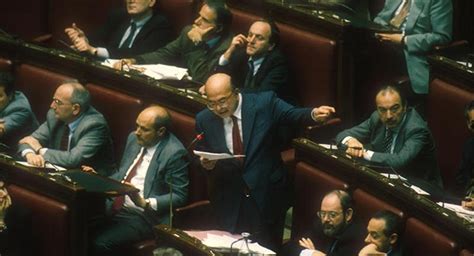 Aprile Alla Camera Il Discorso Di Craxi Che Denunzia Il