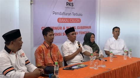 Anwar Hafid Dan Reny Lamadjido Serahkan Formulir Pendaftaran Pilkada