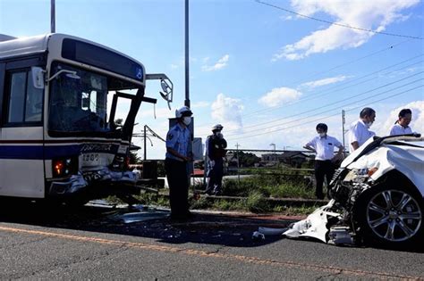 路線バスと乗用車が正面衝突、8人搬送水戸市の国道118号 読売新聞