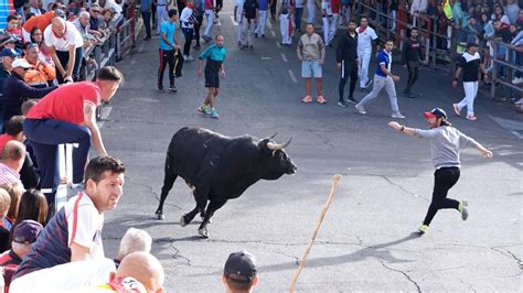 Denuncian el espectáculo cómico taurino con enanos que un pueblo de