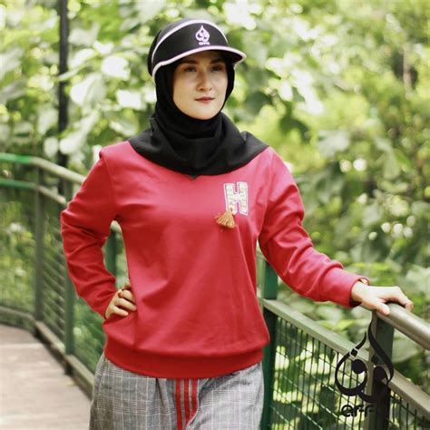 10 Inspirasi Ootd Hijab Pakai Topi Gaya Kekinian And Kece Maksimal