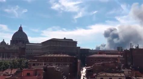 Video Voraz Incendio En Roma Levantó Columna De Humo Negro Sobre El