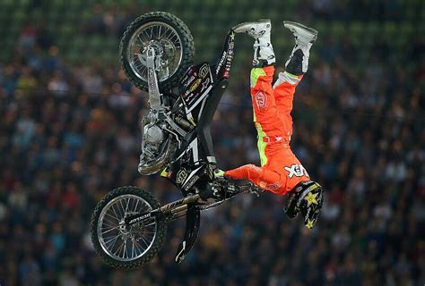 Heiße Motoren wilde Stunts X Fighters in München Abendzeitung München