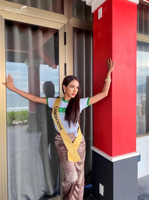 In Pictures Miss Grand Cambodia Catches The Eye At Beauty Pageant