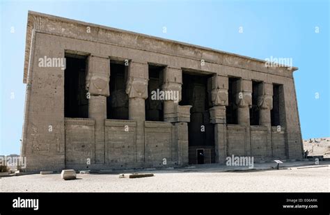 Egipto Dendera Ptolemaico Templo De La Diosa Hathor Vista Exterior