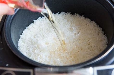 Mulai Malam Ini Coba Masak Nasi Pakai Air Mendidih Jangan Heran Besok