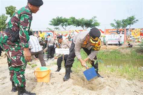 Jaga Kesimbangan Ekosistem Polres Tanam 1000 Pohon