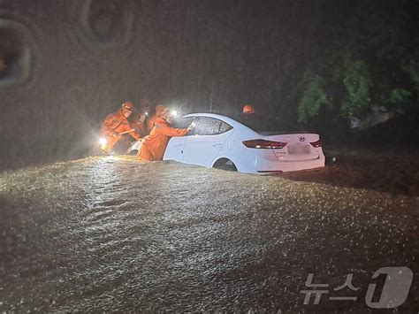 경기·강원 물폭탄 포천 147㎜·철원 126㎜차량 침수 등 피해 속출종합