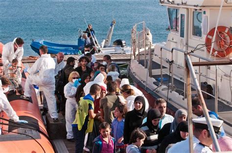 Migranti Accolti A Messina I Cadaveri