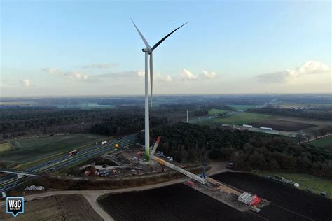 De Eerste Windmolen Naast De A Bij Weert Staat