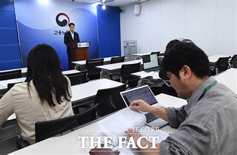 노동부 고용행정 통계 기반 23년 4월 노동시장 동향 발표 Tf사진관 포토 기사 더팩트