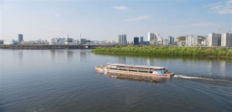 A Hangang River Cruise Through Seoul | Discovering Korea