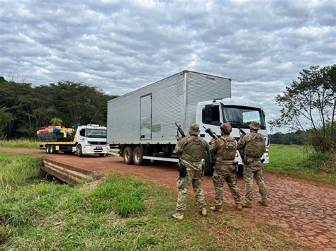 Pf Bope E Bpfron Apreendem Embarca O E Caminh O Carregados Cigarros