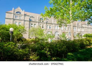 Typical American University Campus Building Stock Photo 195427961 ...