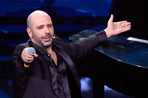 Checco Zalone Quanto Ha Incassato Con I Suoi Film La Cifra A Sei