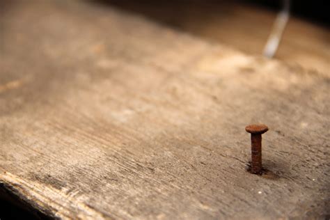 Carpenter's Easy Trick for Removing Old Nails Is Such a Time-Saver - Dengarden