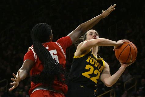 Caitlin Clark Points Tracker Iowa Star Moves Closer To All Time