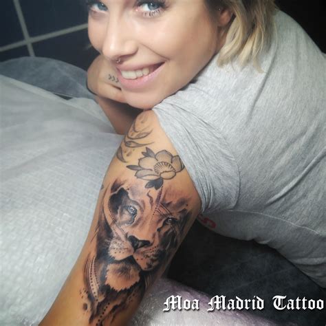 Tatuaje maorí en todo el brazo y pectoral | Moa Madrid Tattoo