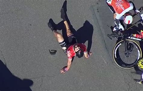 Vidéo Nacer Bouhanni à nouveau victime dune lourde chute Videos de