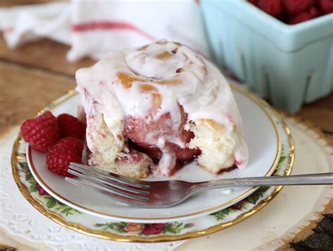 Raspberry Rolls W Cream Cheese Frosting Its Always Autumn