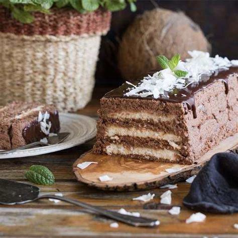 Pastel De Chocolate Y Coco Con Sal Y Azucar