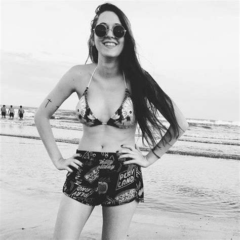 Hot Sexy Dai Hernandez Bikini Pics