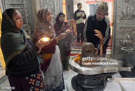 Lingam Photos and Premium High Res Pictures - Getty Images