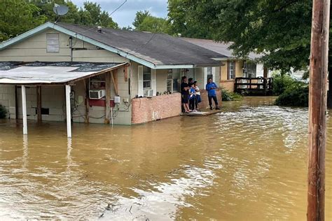 Heavy Rain Causes Flash Flooding In Central Mississippi