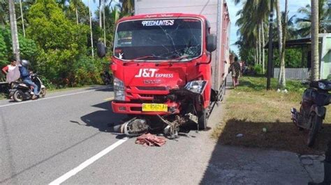 Kecelakaan Maut Pukul 09 10 Wib Suami Istri Tewas Truk Tiba Tiba Ke