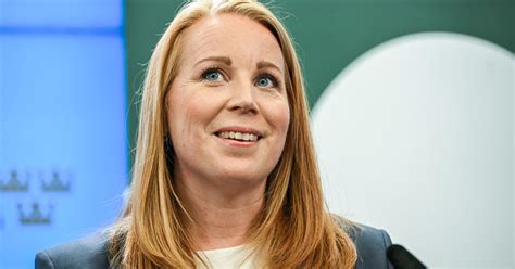 Annie Lööf Tar Klivet In I Näringslivet Svt Nyheter