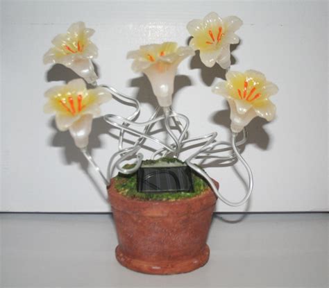 Solar Powered Flower Lily | Solar Garden Decor