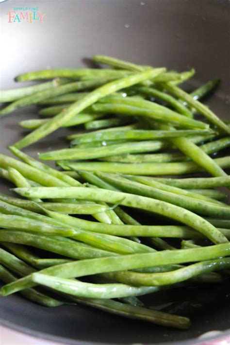 Insanely Easy Balsamic Green Beans