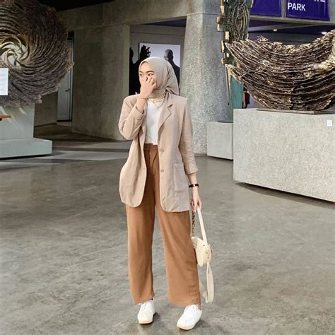 Ide OOTD Hijab Untuk Interview Kerja Tampil Smart Casual