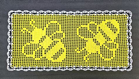 Ravelry Bee Table Runner Pattern By Raine Eimre